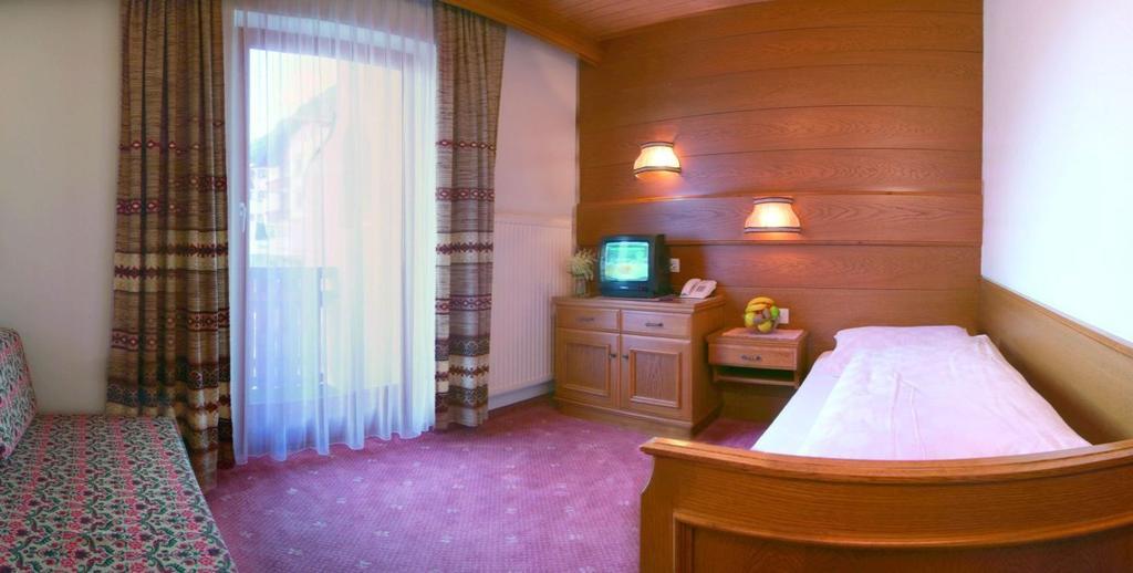 Hotel Garni Val-Sinestra Ischgl Room photo
